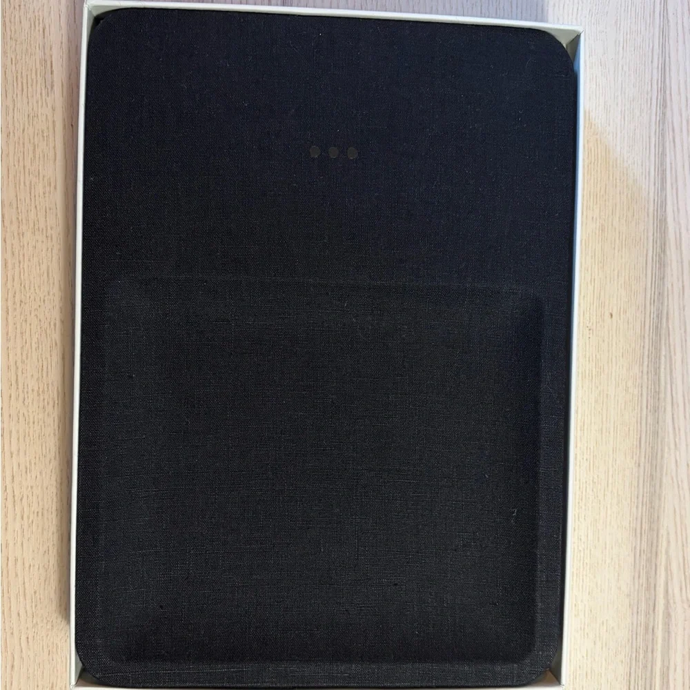 Oura Essentials Wireless Charger - Black